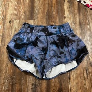 Lululemon Hotty Hot 2.5 low rise short